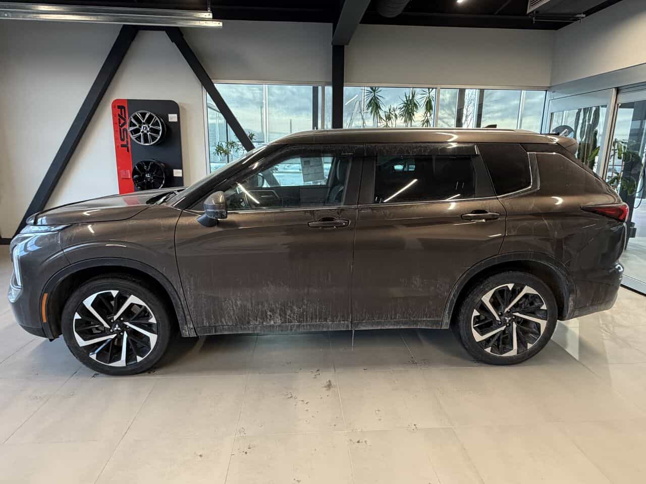 2023 Mitsubishi Outlander SEL S-AWC, Toit pano, Volant chauffant, Démarreur à distance - Image 3