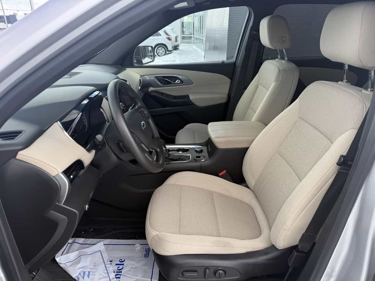 2022 Chevrolet Traverse LS Awd, 7 passagers, Siège électrique, Entrée sans clef - Image 13