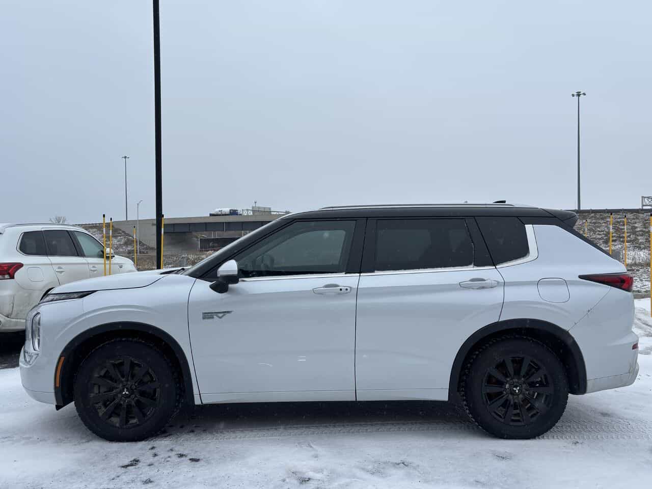 Image 3 Mitsubishi Outlander PHEV Gt S-Awc, Toit Ouvrant Panoramique, Volant Chauffant, 2023