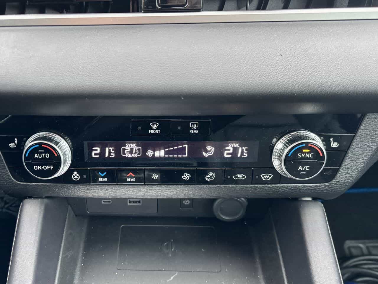 2023 Mitsubishi Outlander PHEV Gt S-Awc, Toit Ouvrant Panoramique, Volant Chauffant, - Image 12