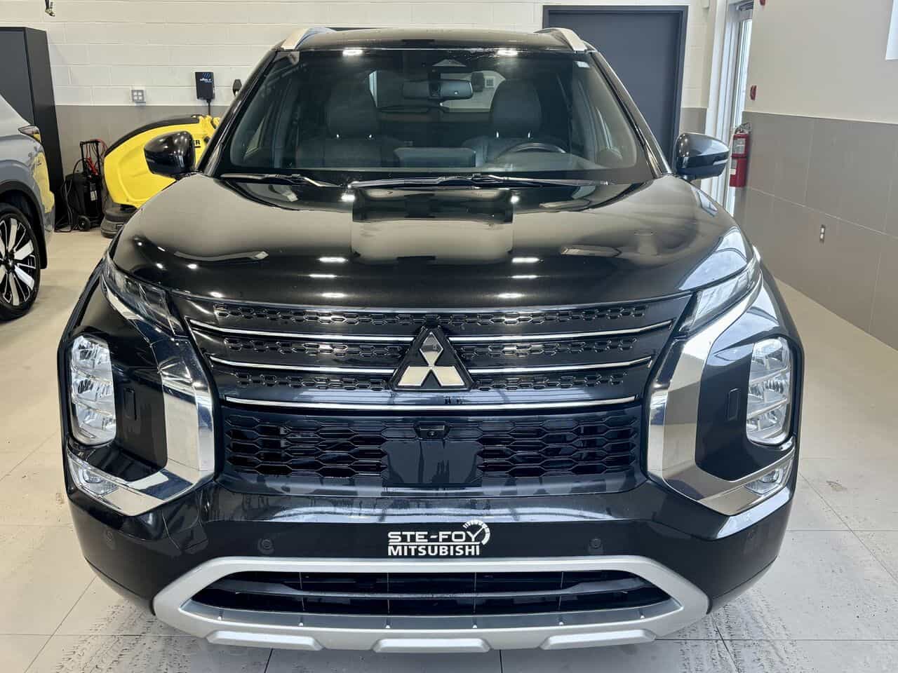 Image 2 Mitsubishi Outlander GT Premium S-AWC 2024