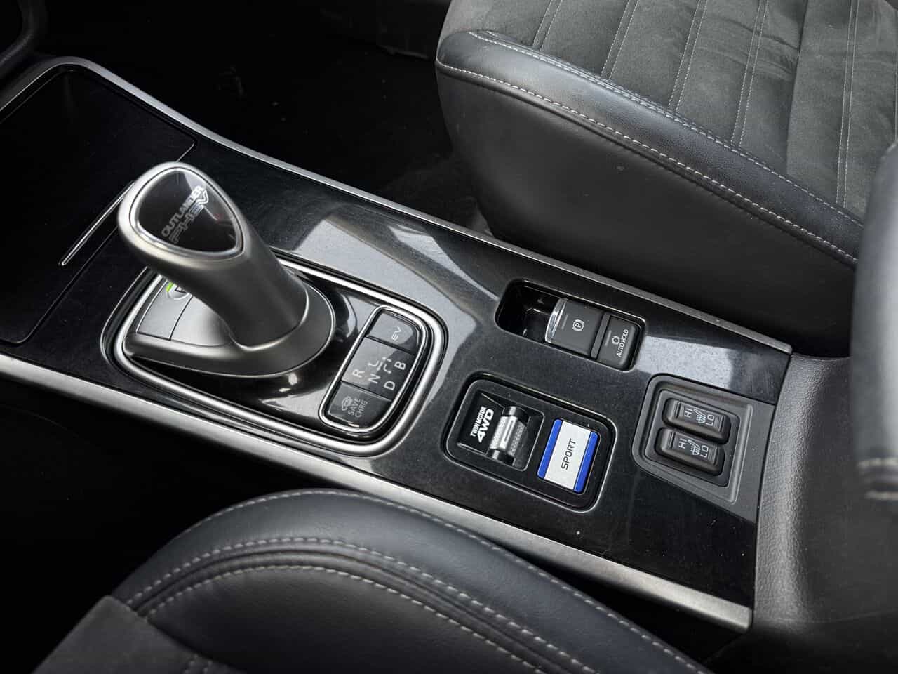 Image 24 Mitsubishi Outlander PHEV SE S-AWC, Sièges électriques, Entrée sans clef 2022