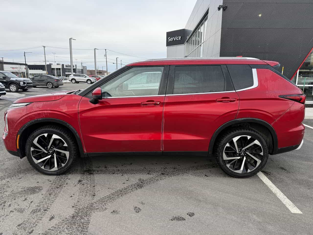 Image 2 Mitsubishi Outlander SEL S-AWC, 7 passagers, Toit pano, Volant chauffant 2023