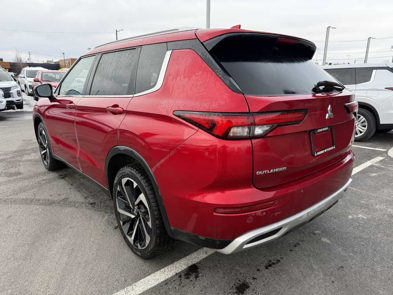 Image 3 Mitsubishi Outlander SEL S-AWC, 7 passagers, Toit pano, Volant chauffant 2023