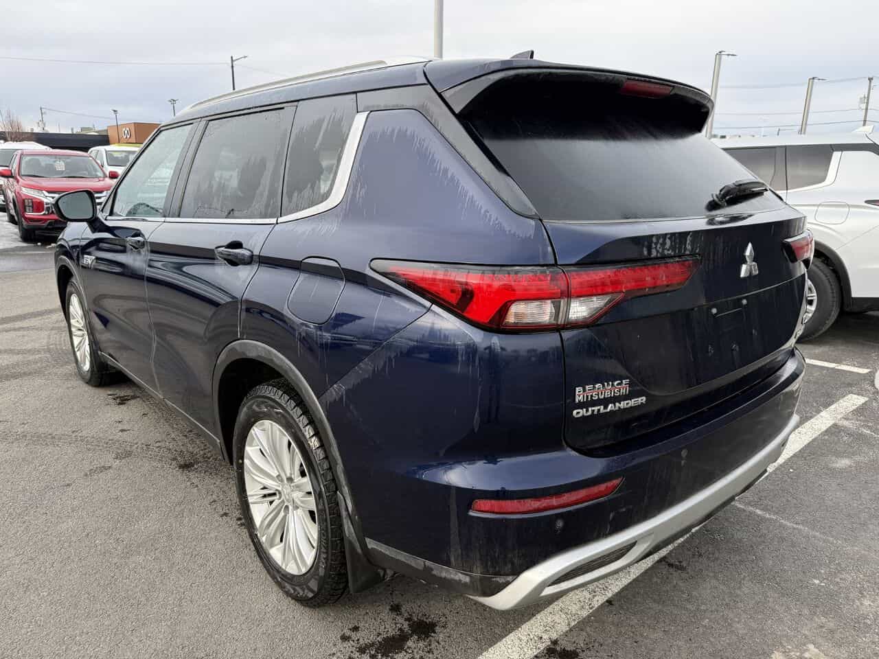 2024 Mitsubishi Outlander PHEV LE S-AWC, Siège électrique, Hybride - Image 3