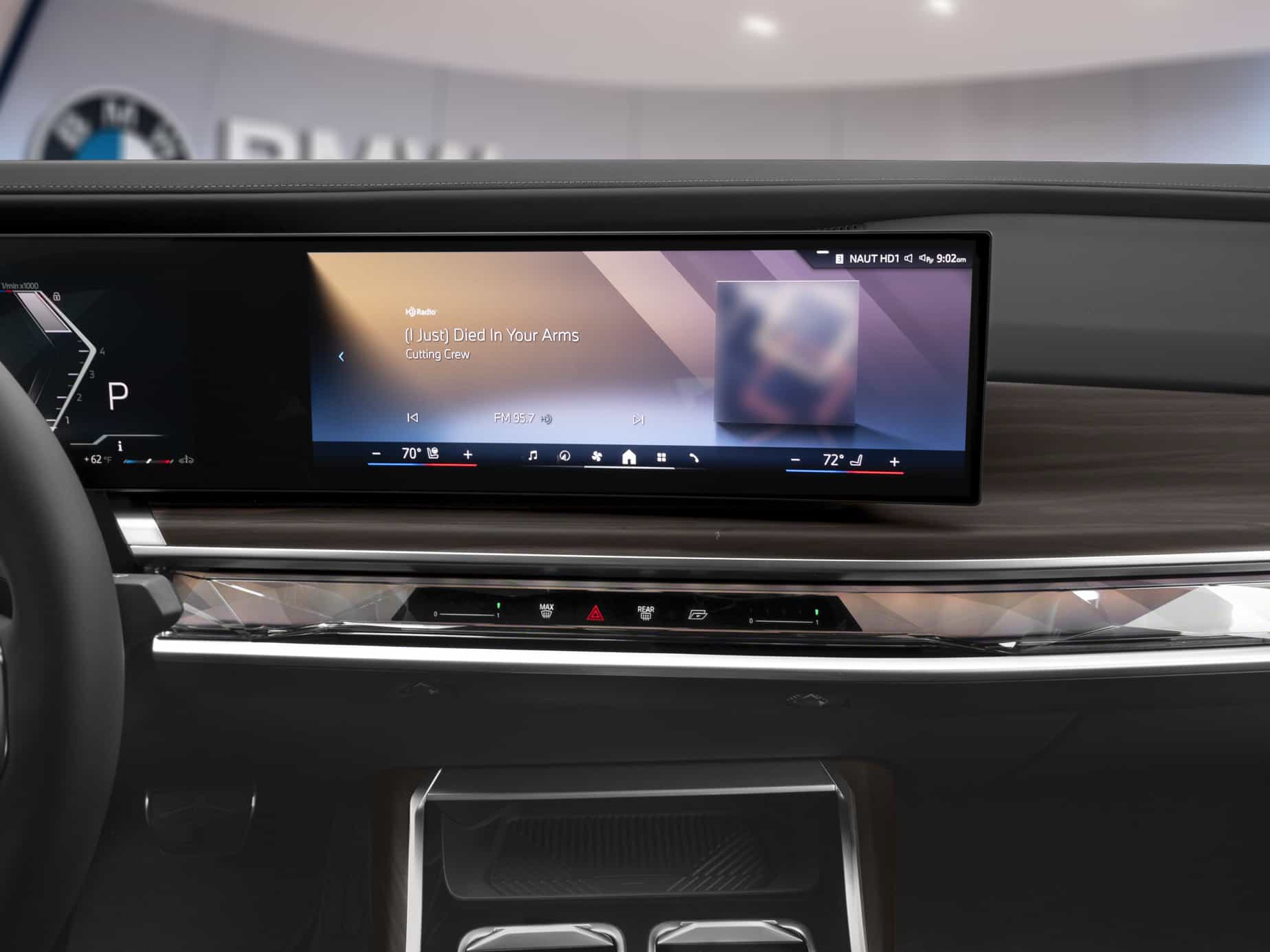 2025 BMW 760 xDrive Sedan - Image 6