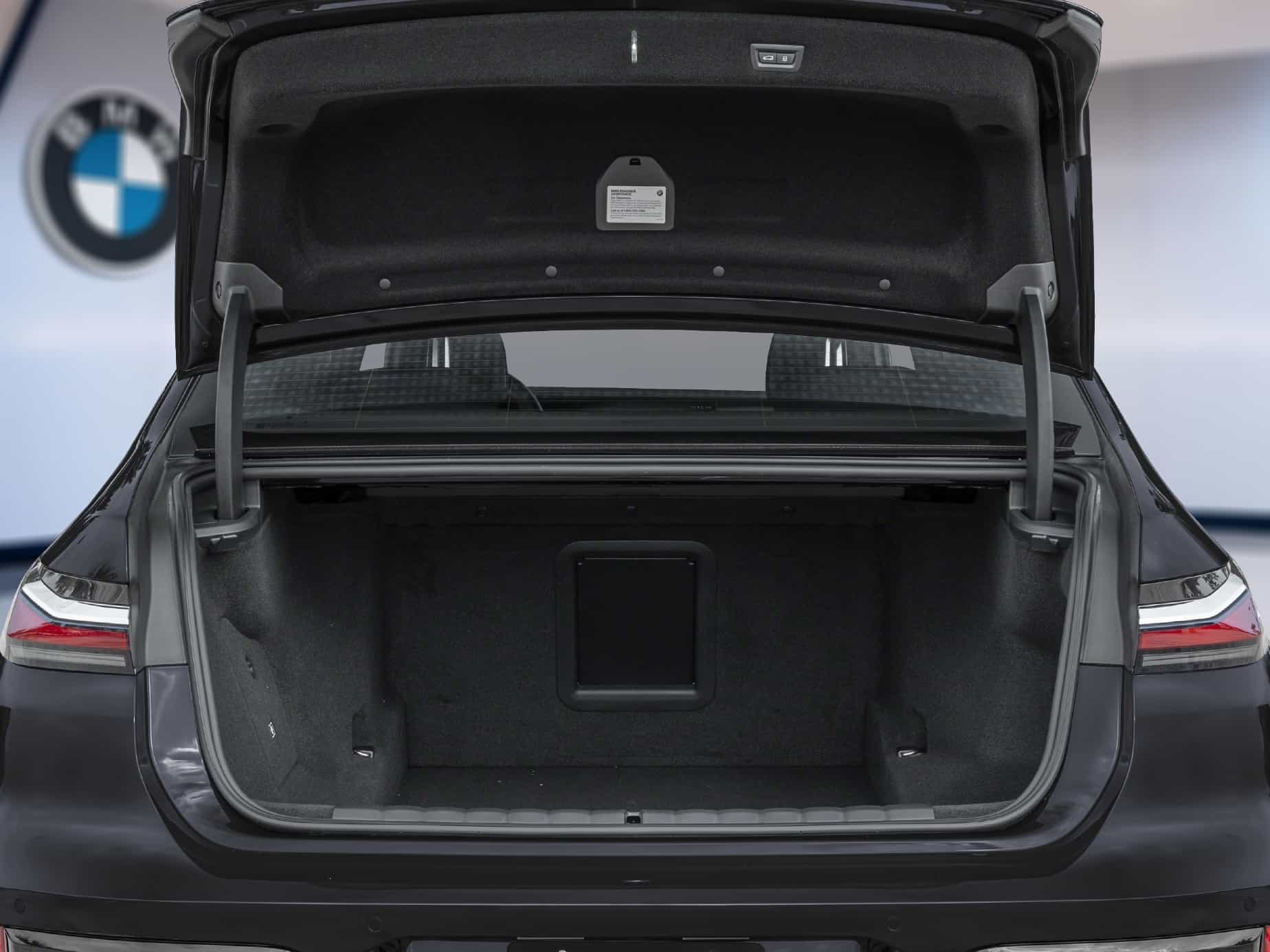 2026 BMW 750 xDrive Sedan - Image 7