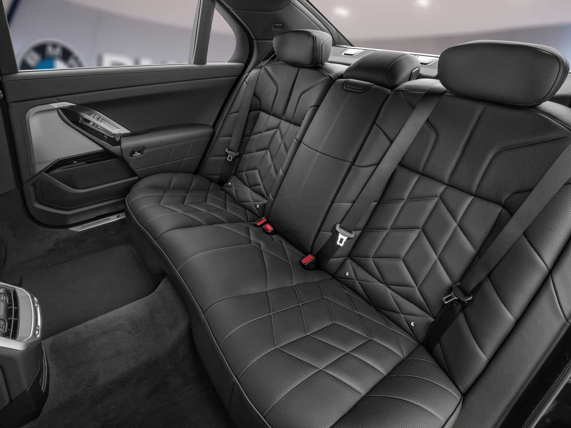 2026 BMW 750 xDrive Sedan - Image 9