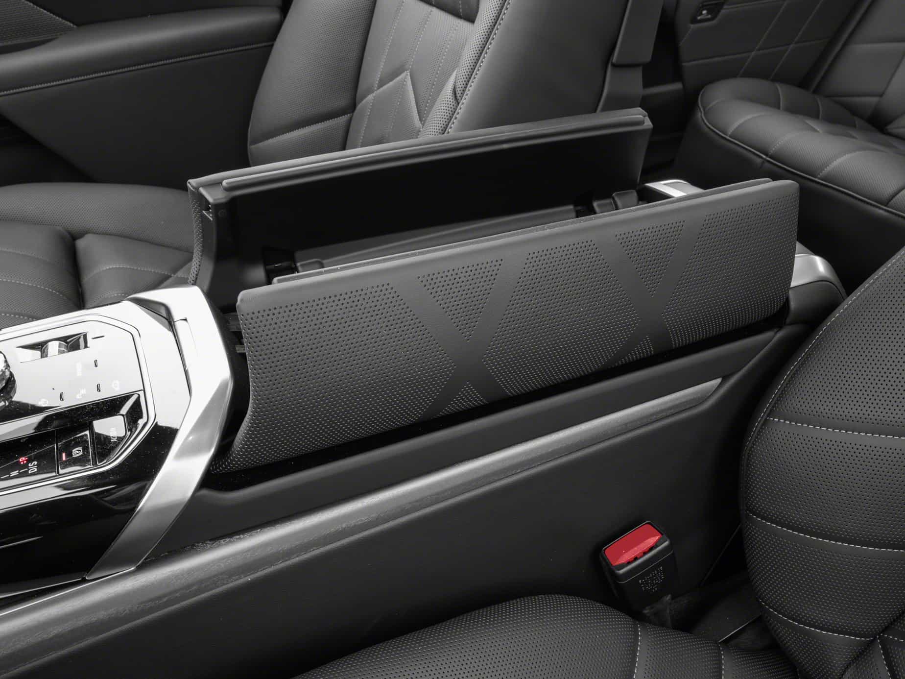 2026 BMW 750 xDrive Sedan - Image 10