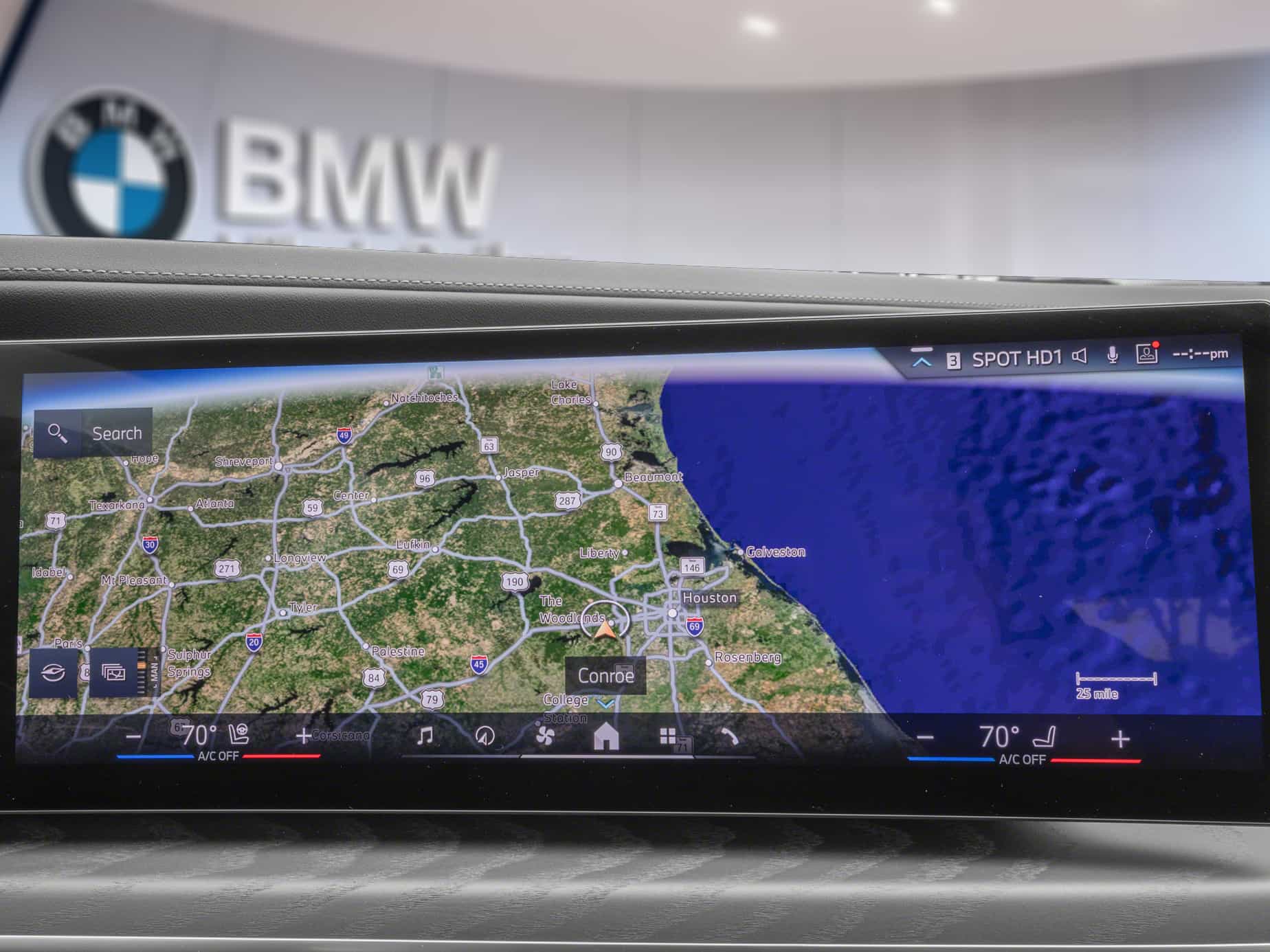 2026 BMW 750 xDrive Sedan - Image 12