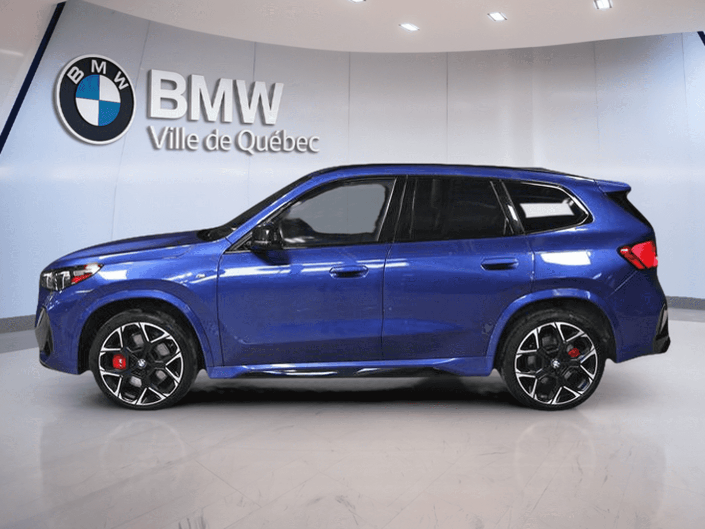 2024 BMW X1 M35i xDrive véhicule d'activités sportives - Image 5