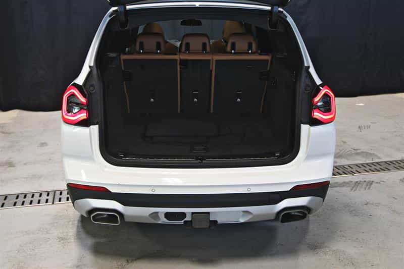 Image 9 BMW X3 xDrive30i véhicule d'activités sportives 2023