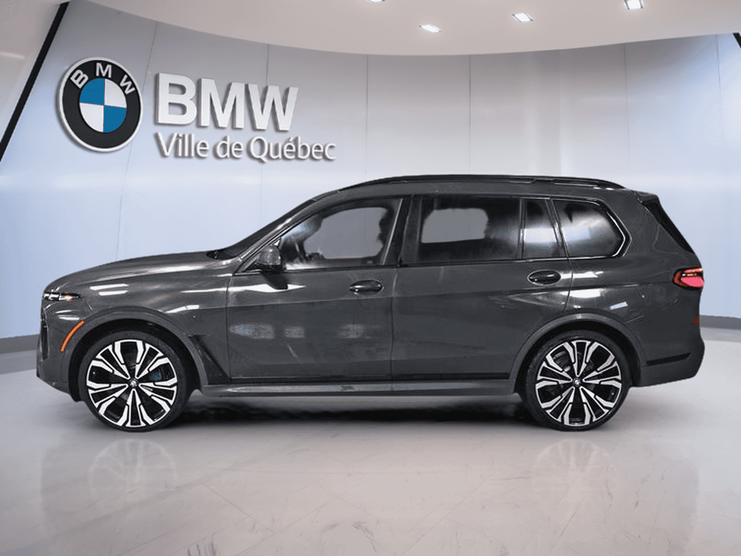 2023 BMW X7 xDrive40i M Sport Package - Image 5