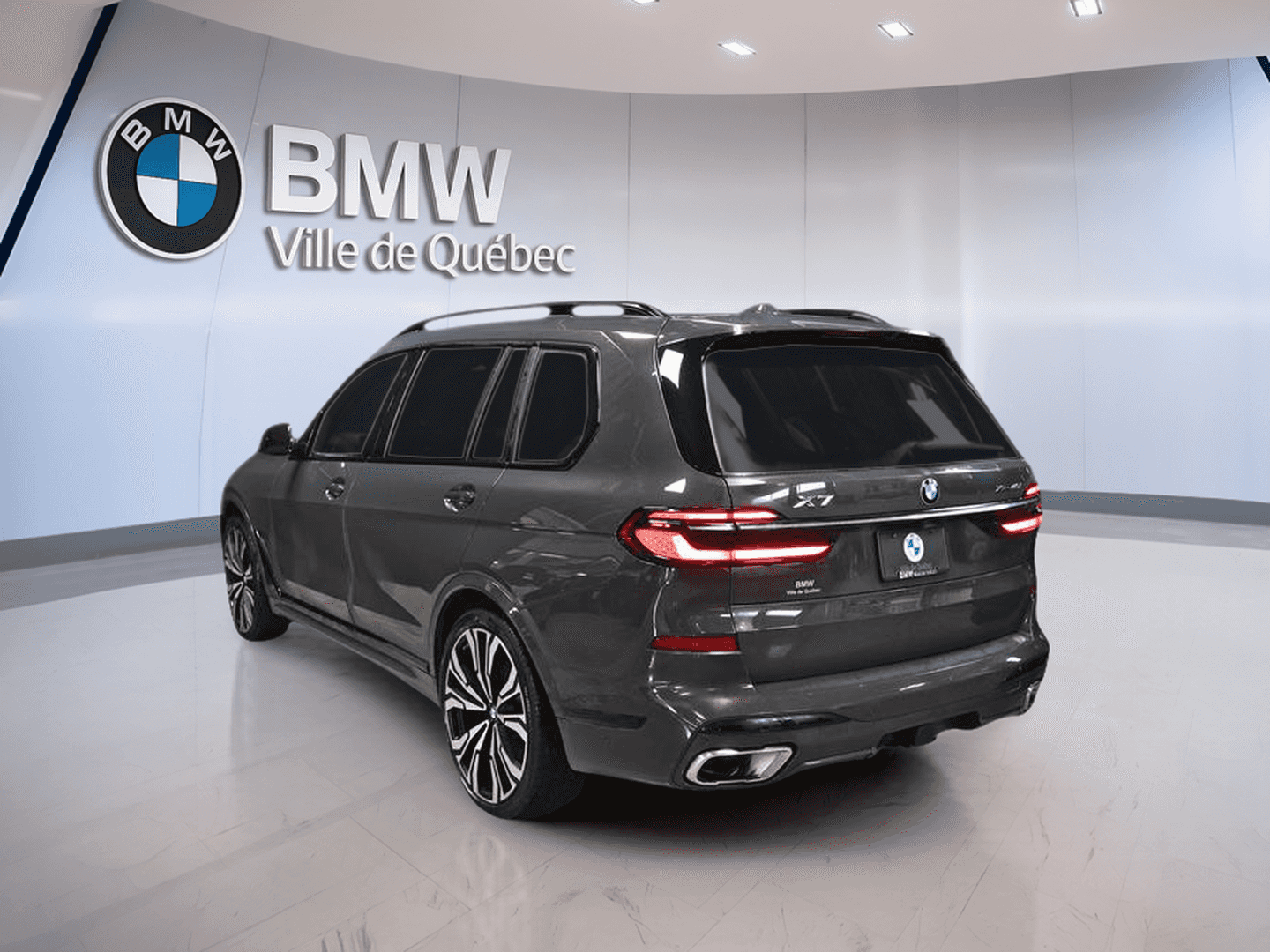 2023 BMW X7 xDrive40i M Sport Package - Image 10