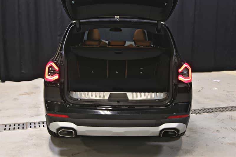 2024 BMW X3 xDrive30e hybride Premium Essential Package - Image 9