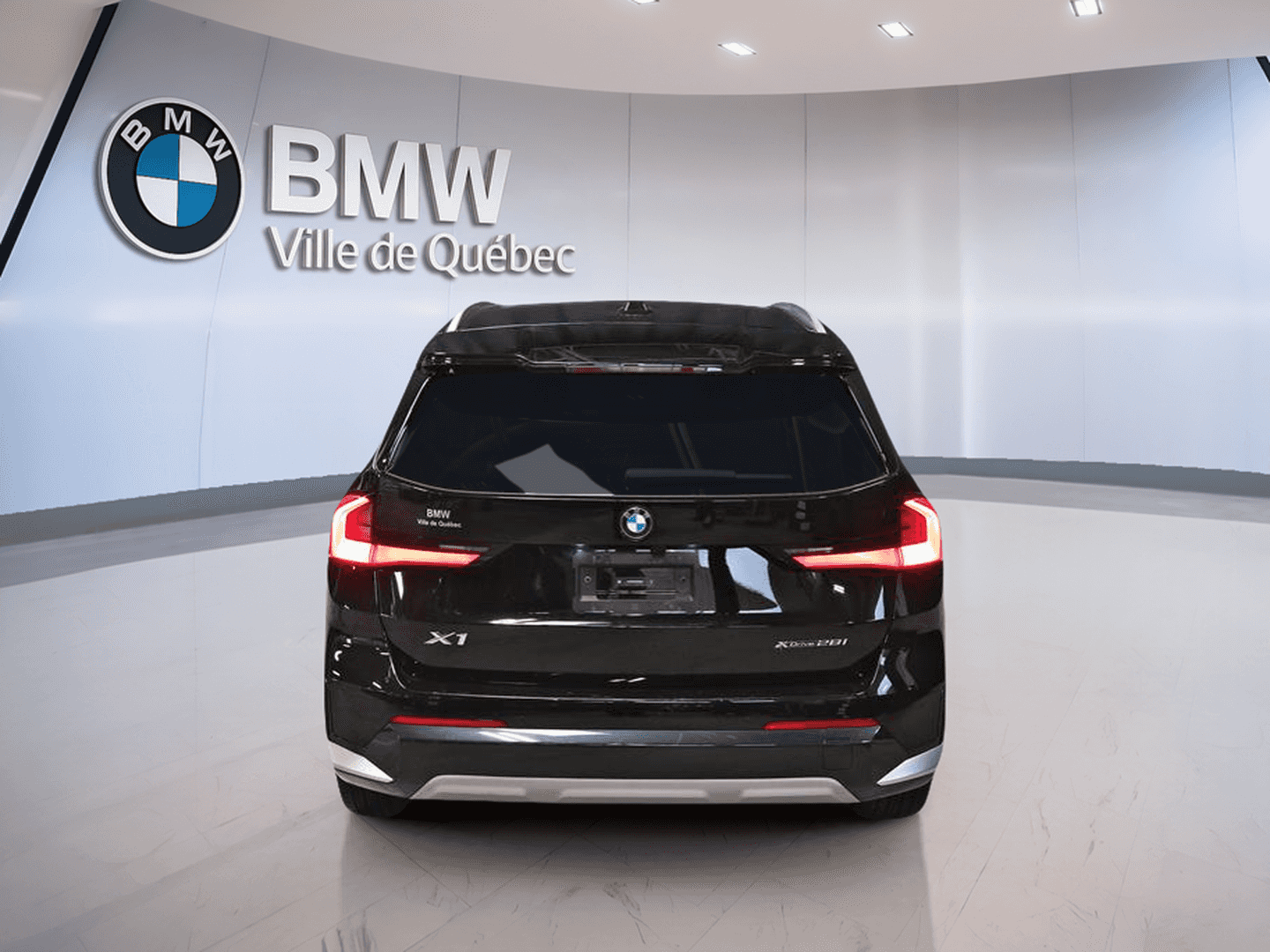 2023 BMW X1 xDrive28i Premium Essential Package - Image 7