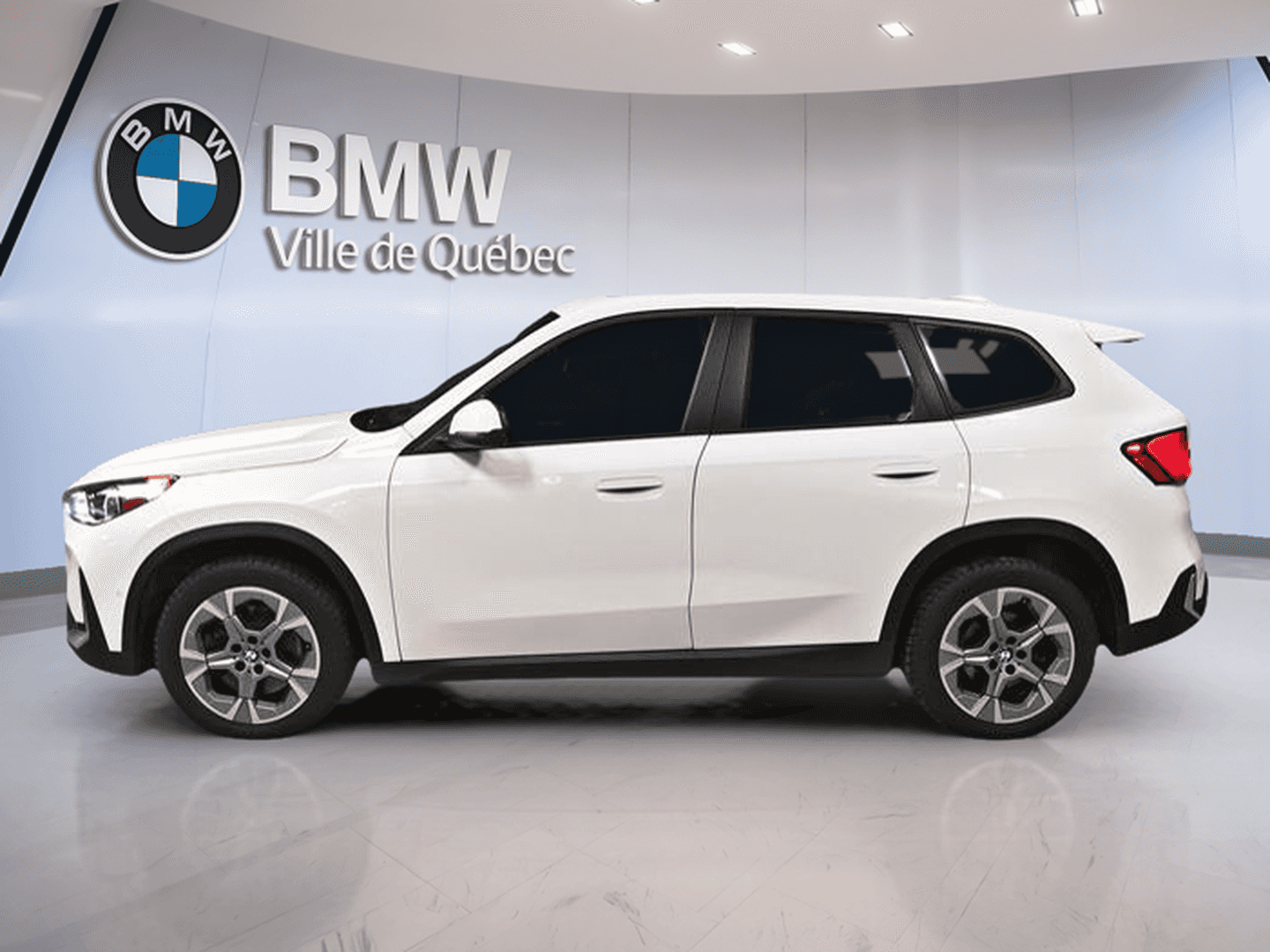 2023 BMW X1 xDrive28i Premium Essential Package - Image 5
