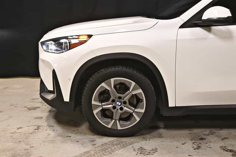 2023 BMW X1 xDrive28i Premium Essential Package - Image 6