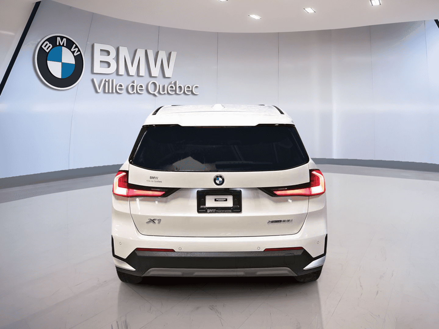 2023 BMW X1 xDrive28i Premium Essential Package - Image 7