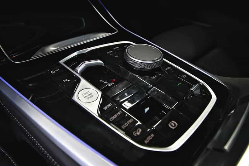 2025 BMW X5 xDrive40i Groupe M Sport Pro - Image 12