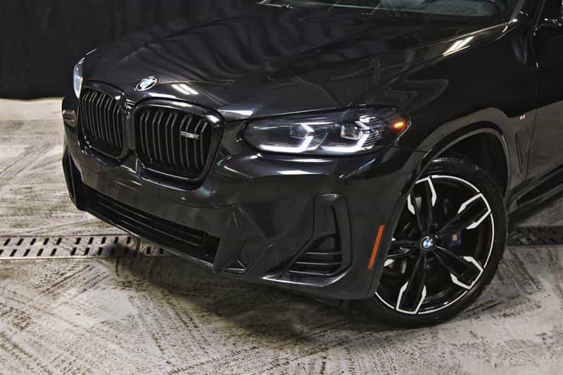 2023 BMW X4 M40i coupé Premium Essential Package - Image 2