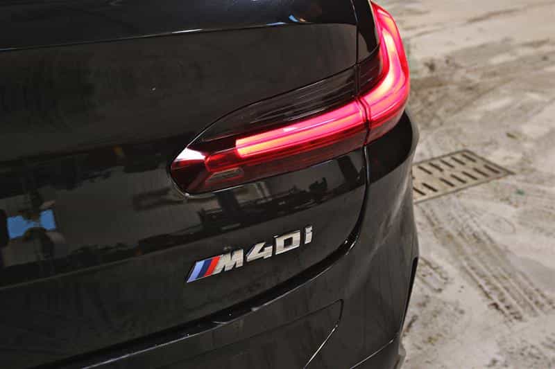 2023 BMW X4 M40i coupé Premium Essential Package - Image 8