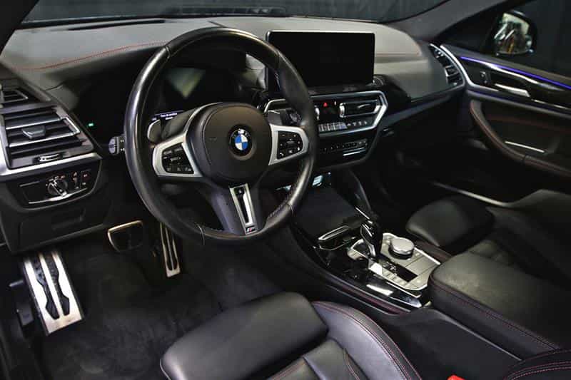 2023 BMW X4 M40i coupé Premium Essential Package - Image 11