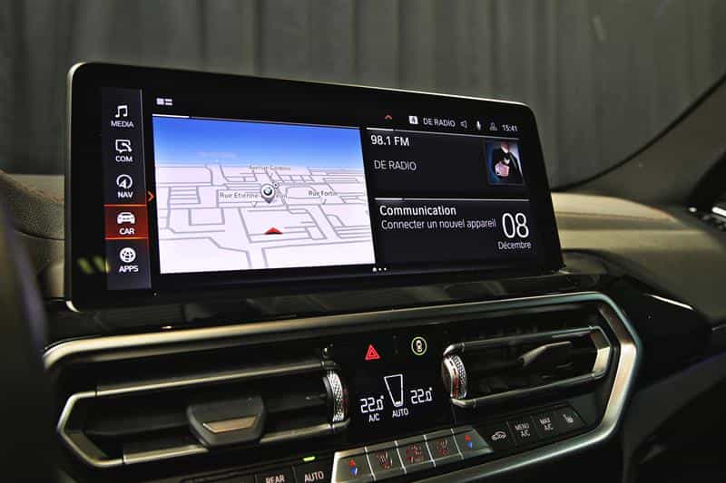 2023 BMW X4 M40i coupé Premium Essential Package - Image 14