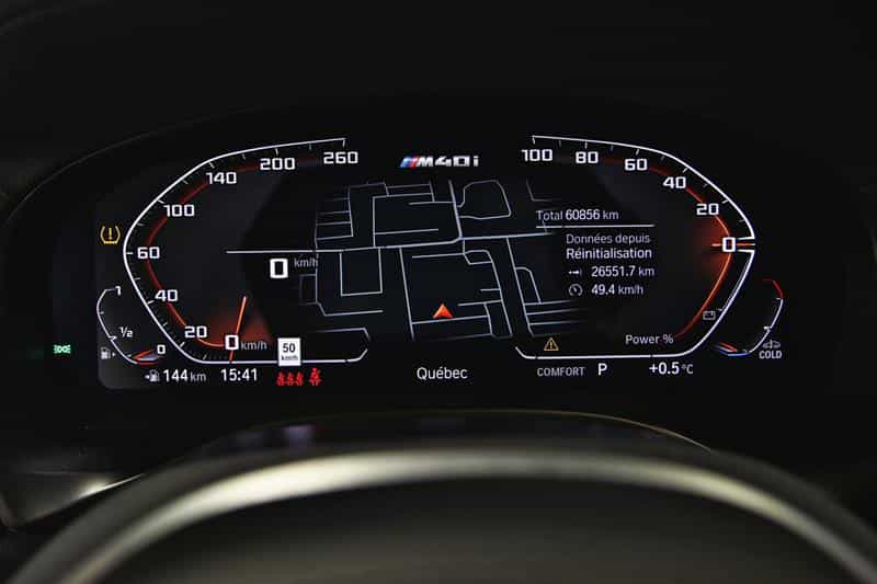 2023 BMW X4 M40i coupé Premium Essential Package - Image 16