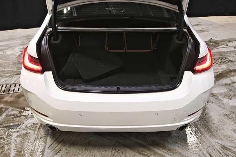 2023 BMW 3 Series 330i xDrive berline - Image 9