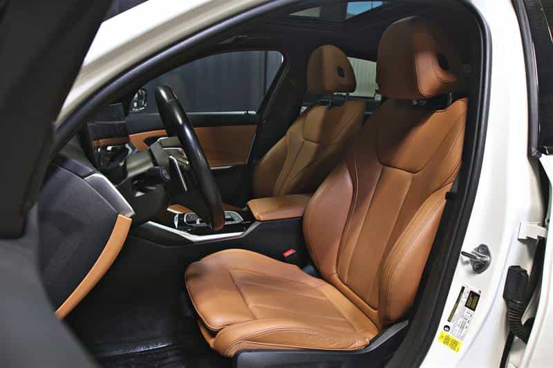 2023 BMW 3 Series 330i xDrive berline - Image 16