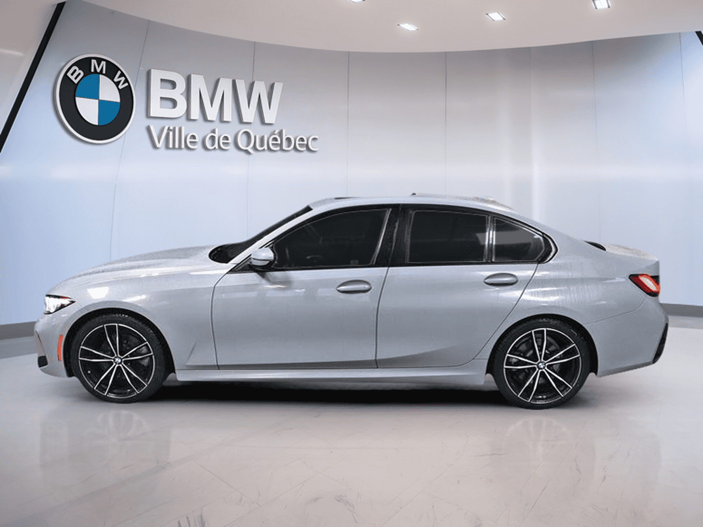 2023 BMW 3 Series 330i xDrive M Sport Package - Image 5