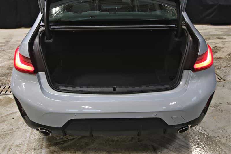 2023 BMW 3 Series 330i xDrive M Sport Package - Image 9