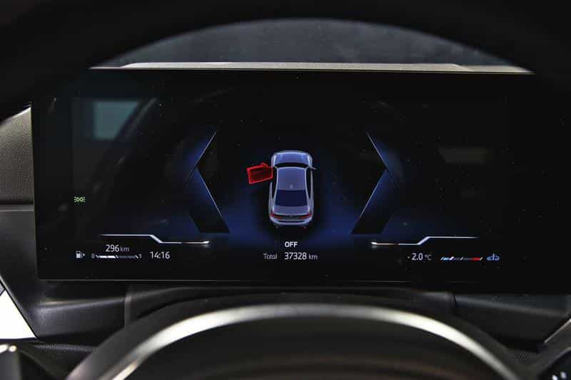 2023 BMW 3 Series 330i xDrive M Sport Package - Image 15