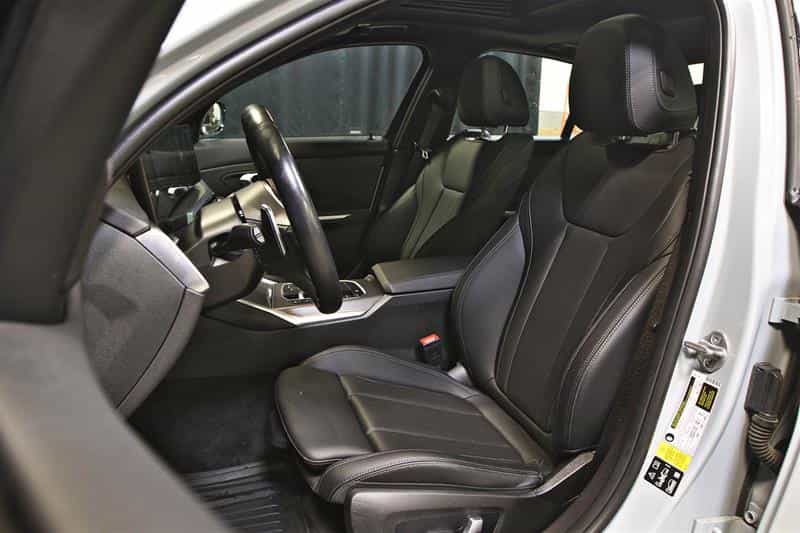 2023 BMW 3 Series 330i xDrive M Sport Package - Image 16