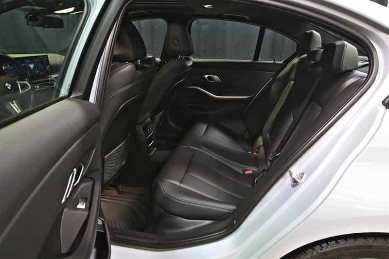 2023 BMW 3 Series 330i xDrive M Sport Package - Image 17