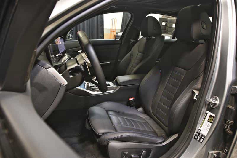 2025 BMW 3 Series M340i xDrive M Sport Pro Package - Image 16