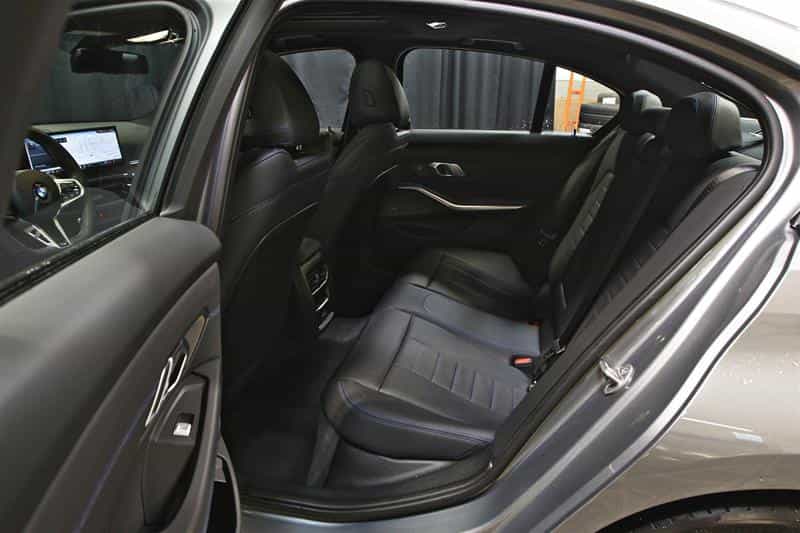 2025 BMW 3 Series M340i xDrive M Sport Pro Package - Image 17