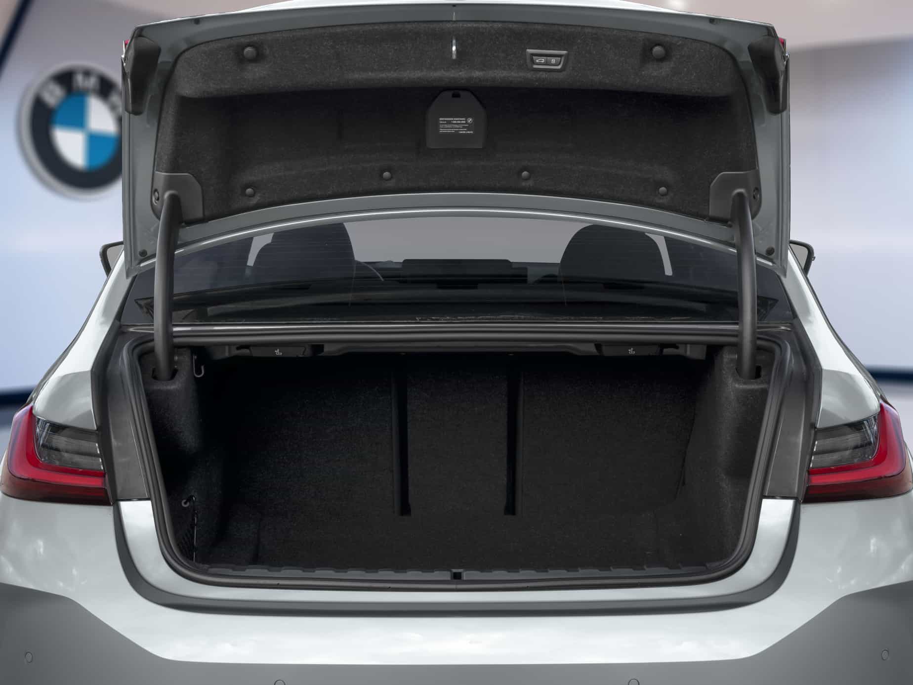 2026 BMW 330i xDrive Sedan - Image 7