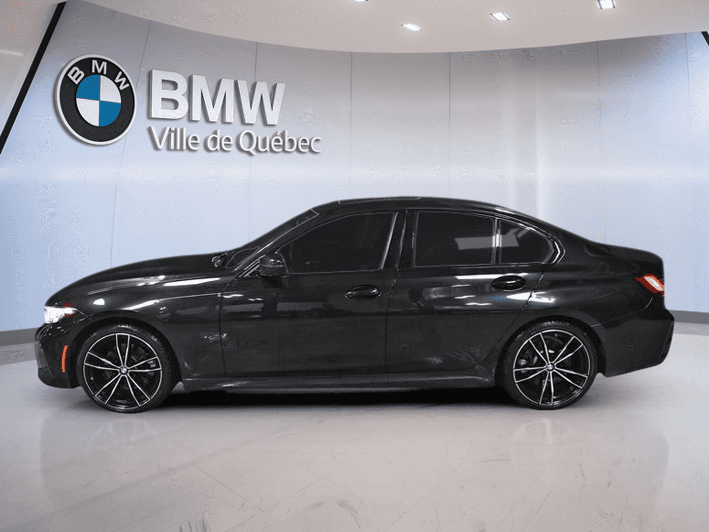 2023 BMW 3 Series 330i xDrive M Sport Package - Image 5