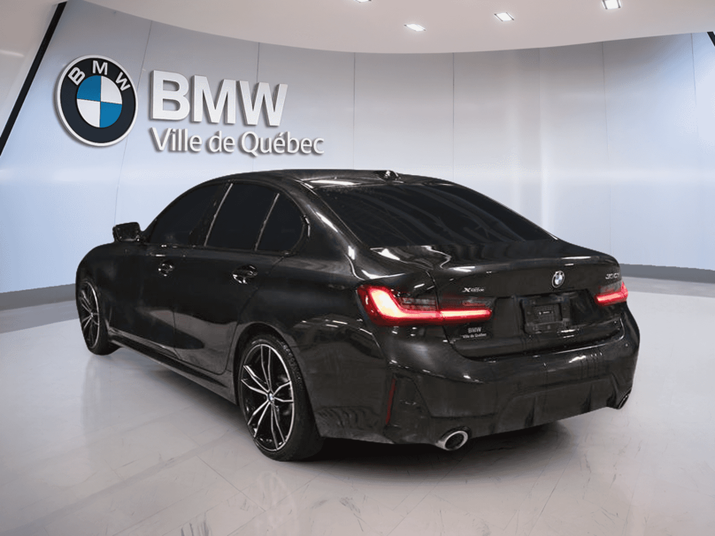 2023 BMW 3 Series 330i xDrive M Sport Package - Image 9