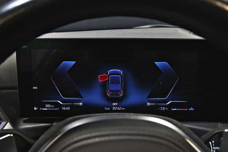 2023 BMW 3 Series 330i xDrive M Sport Package - Image 14