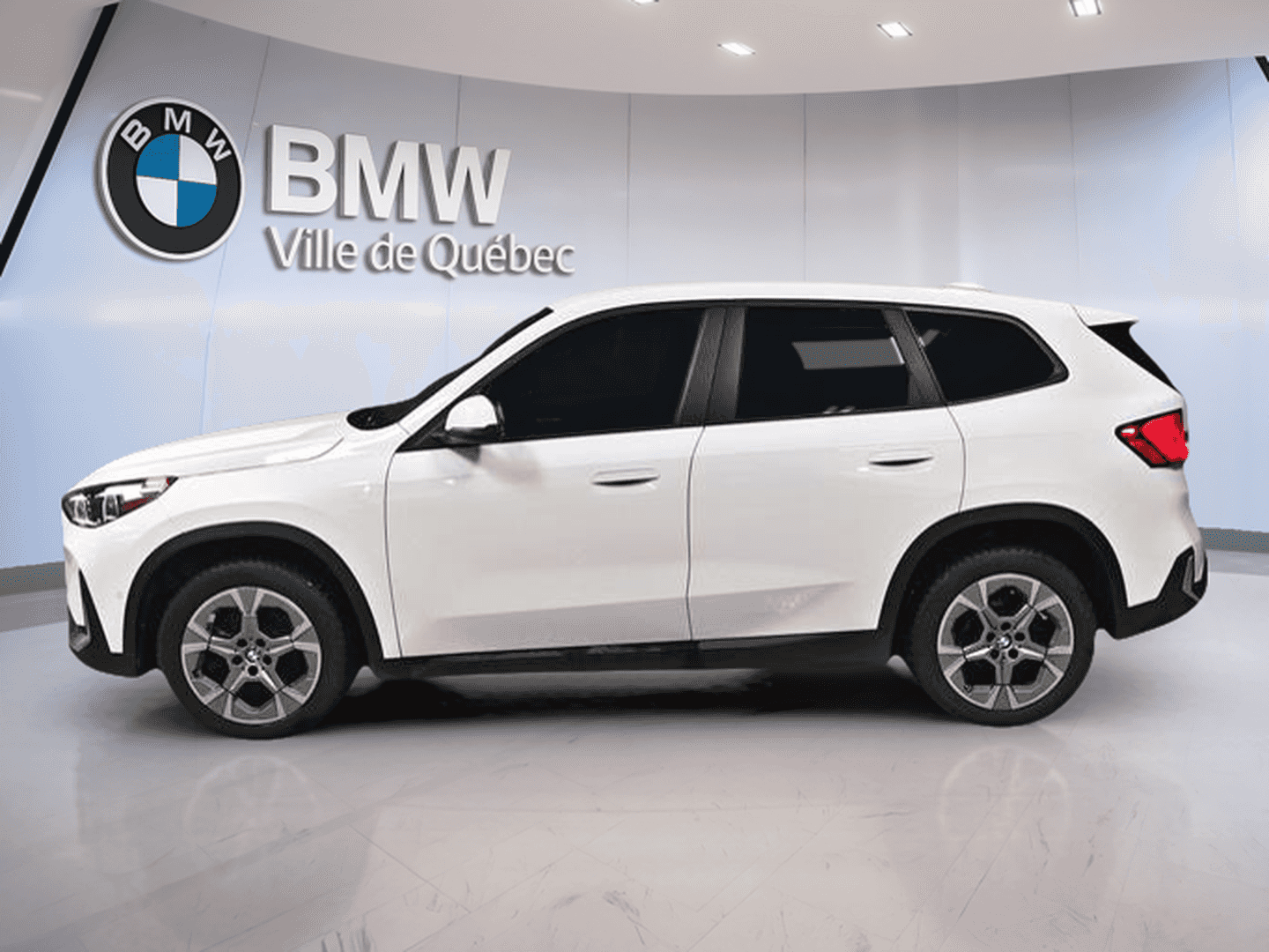 2023 BMW X1 xDrive28i Premium Essential Package - Image 5