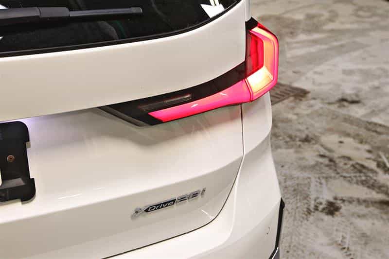 2023 BMW X1 xDrive28i Premium Essential Package - Image 8