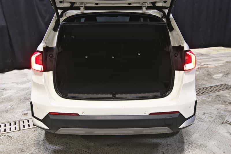 2023 BMW X1 xDrive28i Premium Essential Package - Image 9