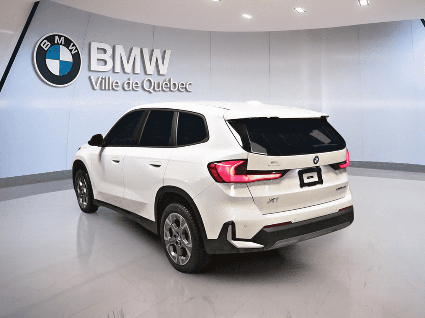 2023 BMW X1 xDrive28i Premium Essential Package - Image 10