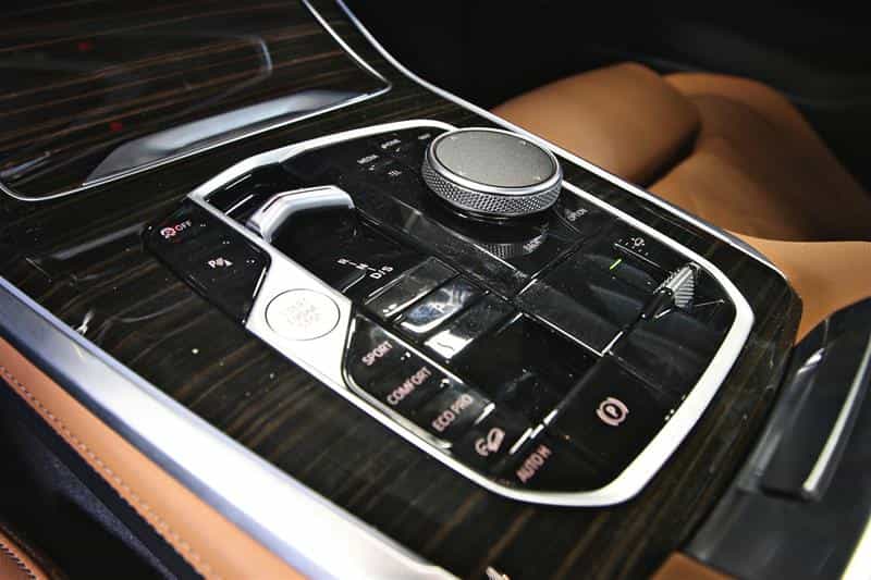 2025 BMW X5 xDrive40i Groupe M Sport - Image 12