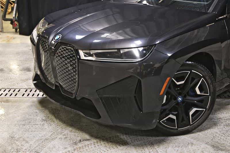 Image 2 BMW IX xDrive50 véhicule d'activités sportives 2024