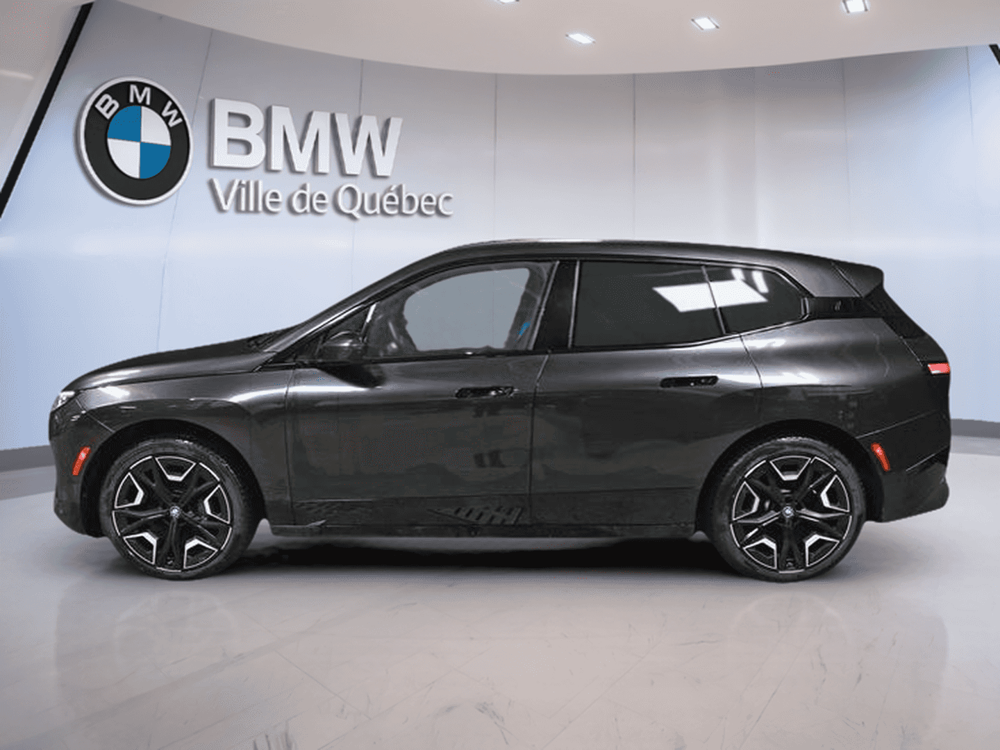 Image 5 BMW IX xDrive50 véhicule d'activités sportives 2024