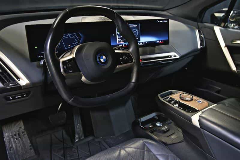 Image 11 BMW IX xDrive50 véhicule d'activités sportives 2024